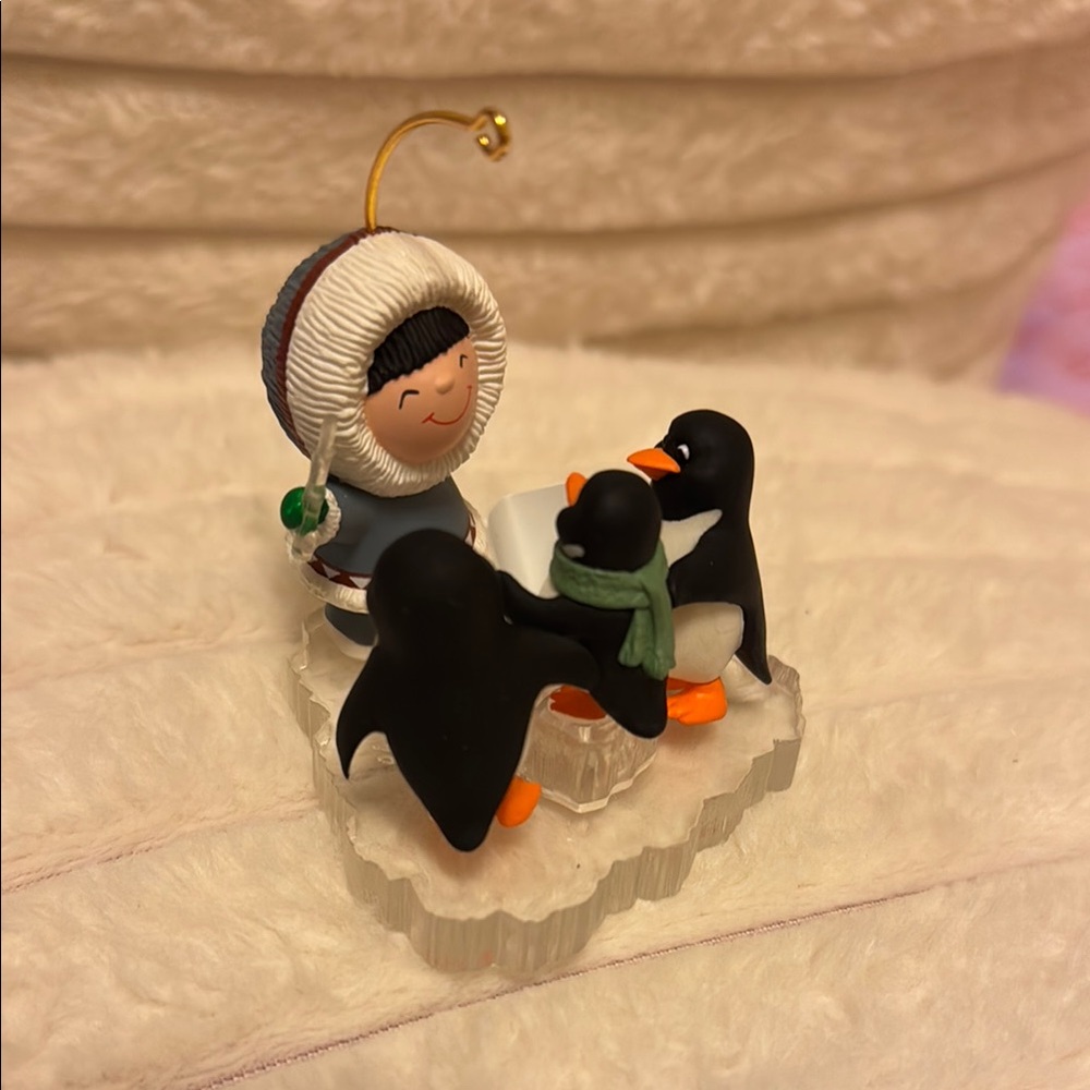 Hallmark Frosty Friends Ornament: Penguin Choir in Box